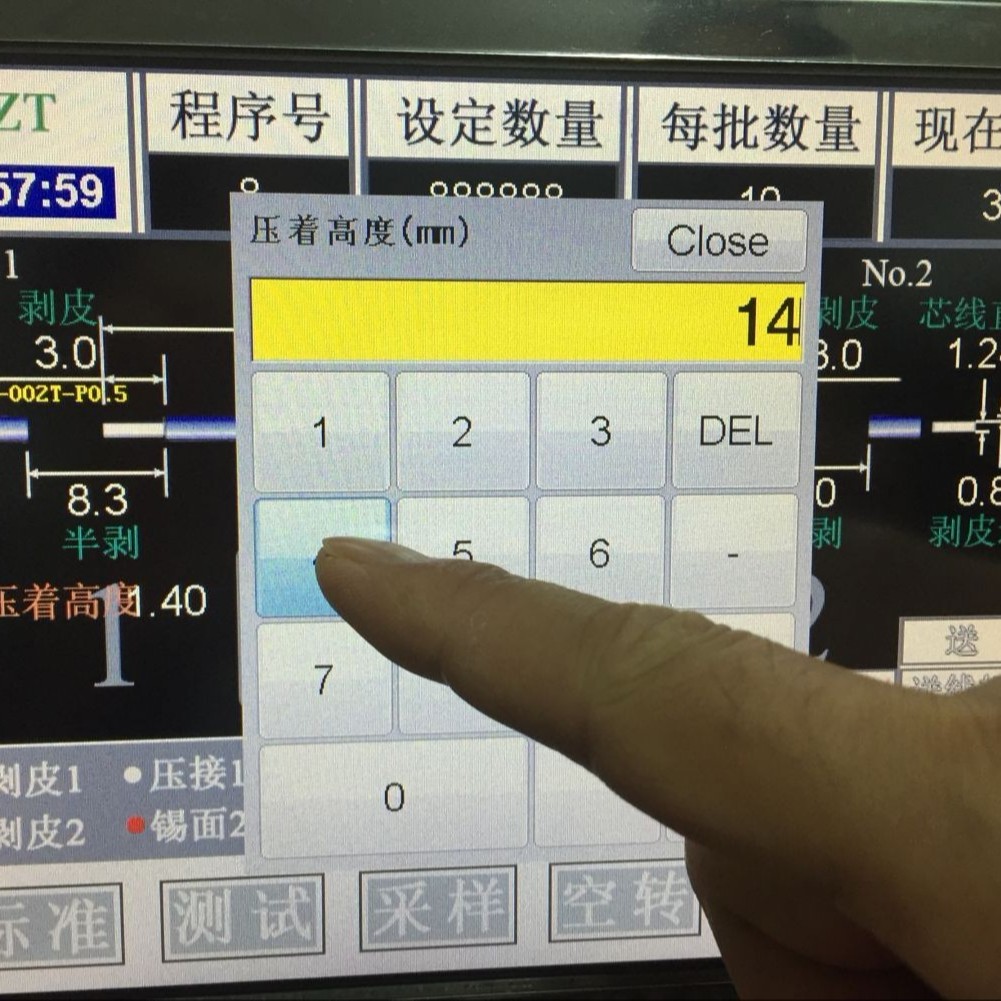 打端焊錫機(jī)，屏幕數(shù)字設(shè)定壓接高度